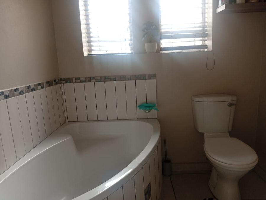 2 Bedroom Property for Sale in Waterval East North West